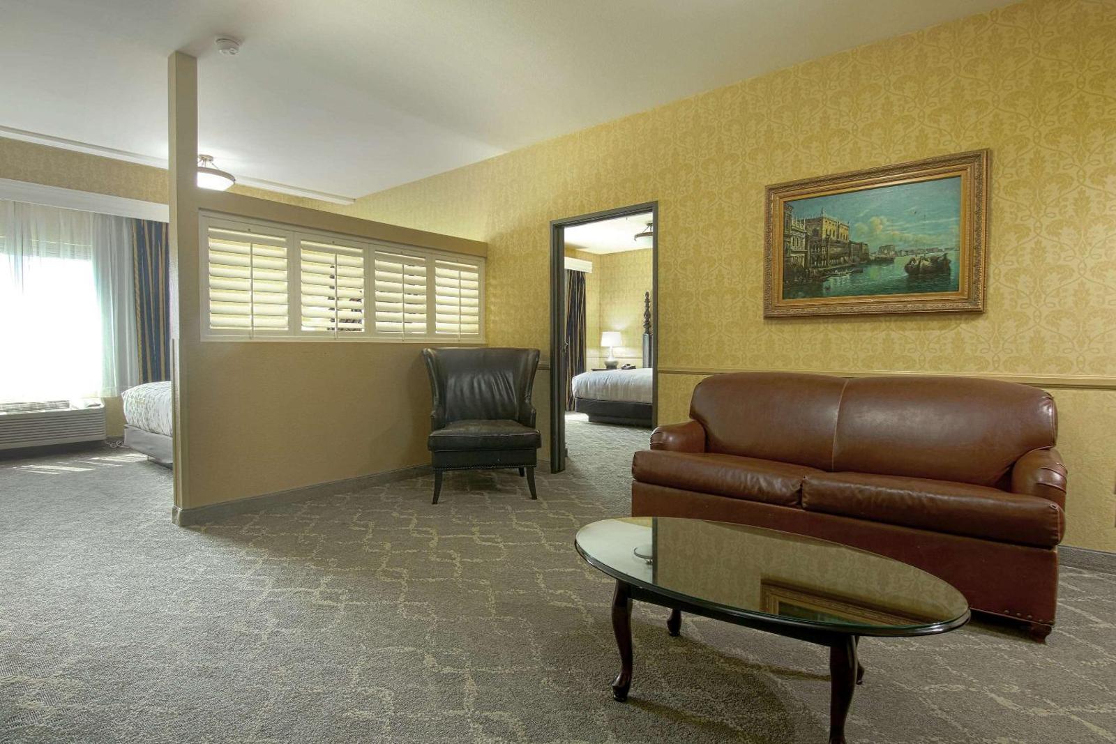 Azure Hotel & Suites Ontario, A Trademark Collection Hotel