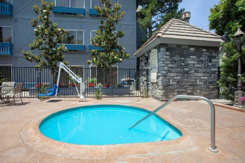 Azure Hotel & Suites Ontario, A Trademark Collection Hotel image 11