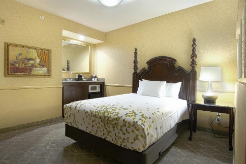 Azure Hotel & Suites Ontario, A Trademark Collection Hotel image 29