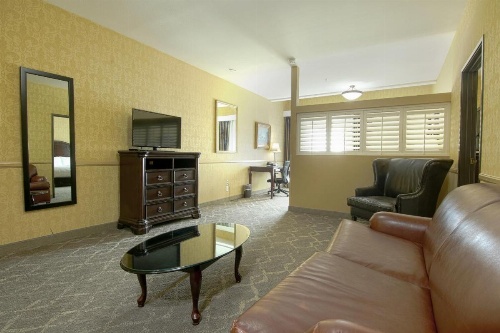 Azure Hotel & Suites Ontario, A Trademark Collection Hotel image 39