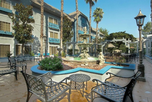 Azure Hotel & Suites Ontario, A Trademark Collection Hotel image 4