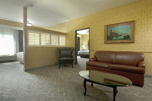 Azure Hotel & Suites Ontario, A Trademark Collection Hotel image 40