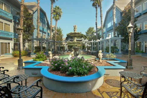 Azure Hotel & Suites Ontario, A Trademark Collection Hotel image 5